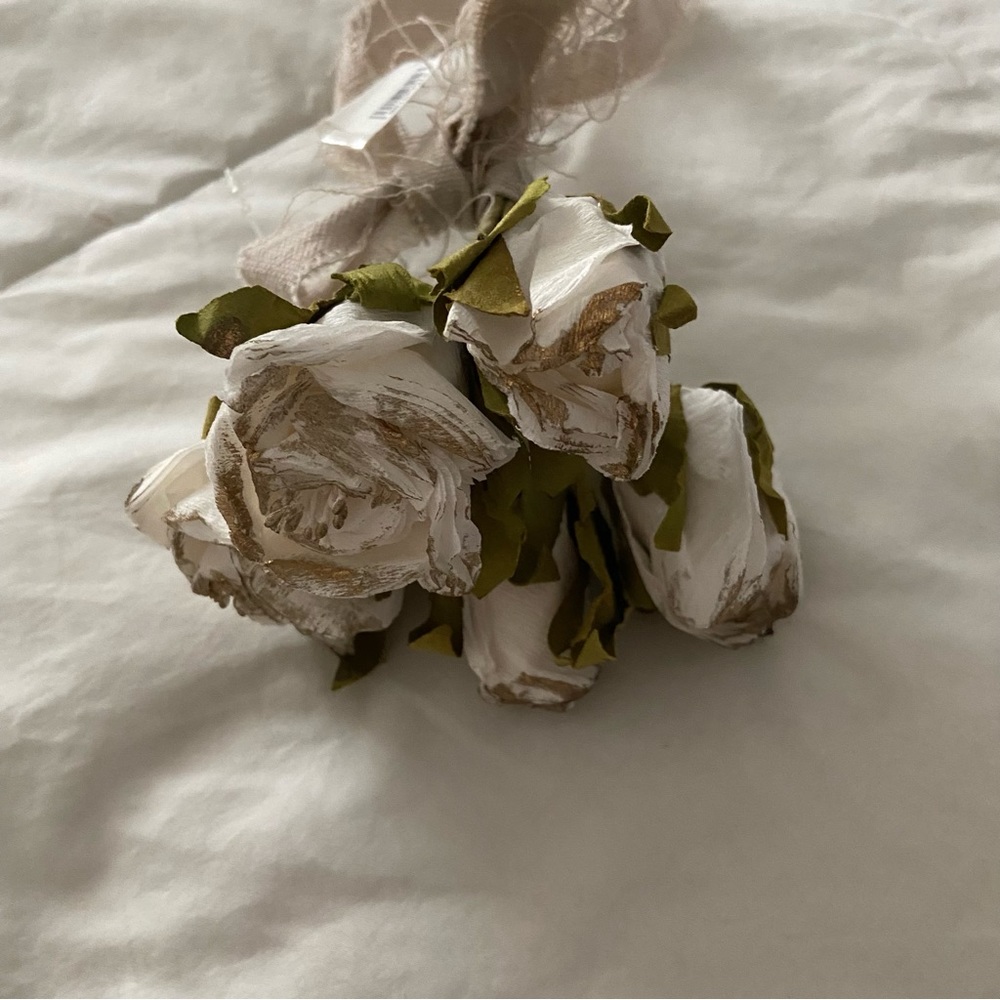 Small Bouquet Of Roses - Picture 3 of 4